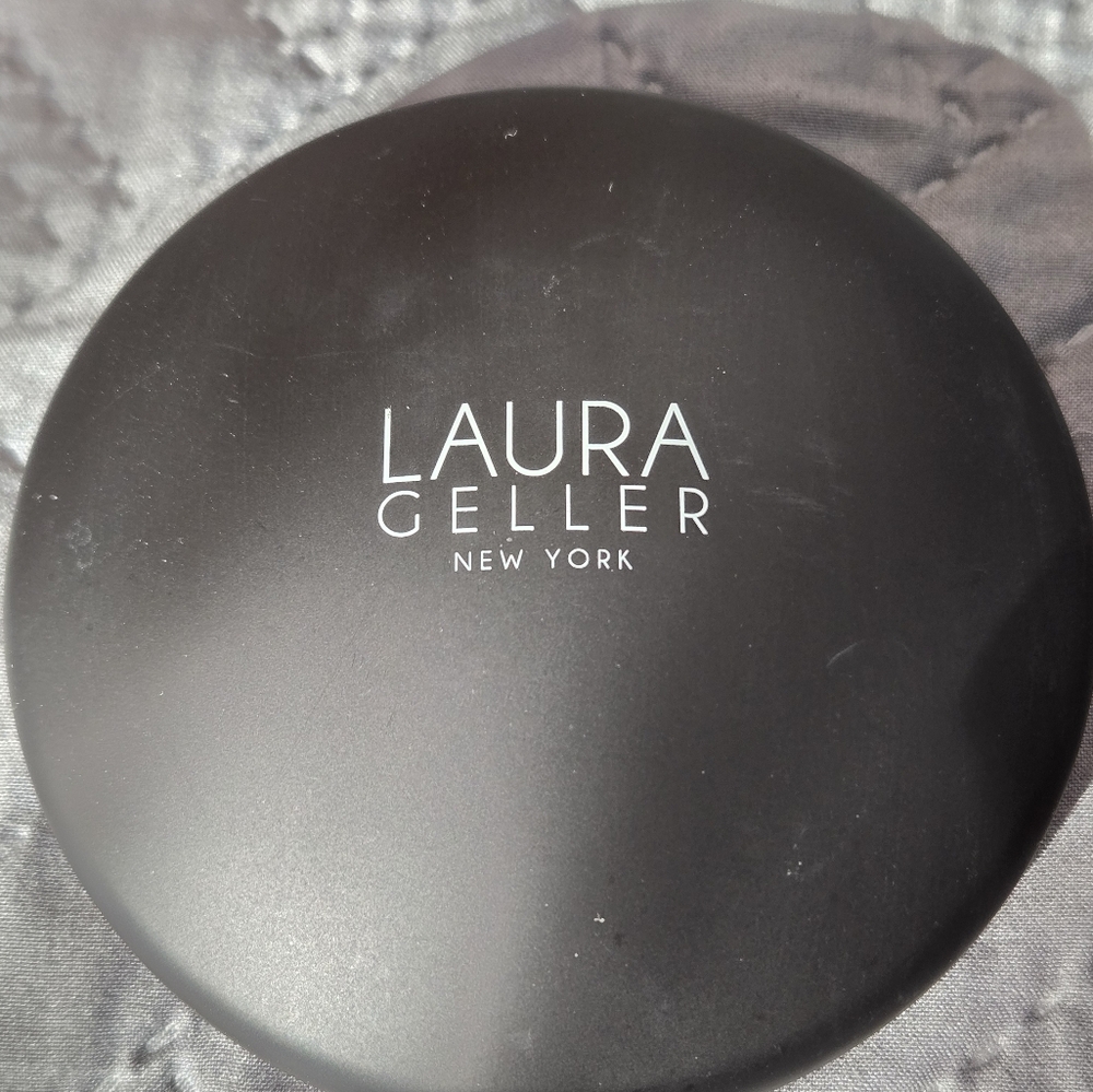 SUPERSIZE Laura Geller Balance -n- Brighten Foundation Medium